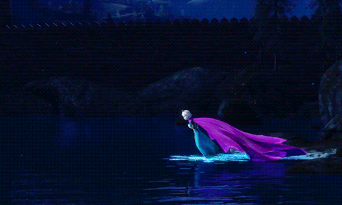 1575193709_youloveit_com_elsa_travelling_on_the_water_in_frozen_and_frozen2_3